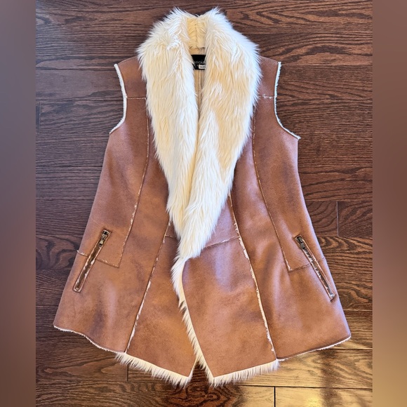 Dolce Cabo Faux Fur Vest NWOT Size Small - Picture 2 of 9